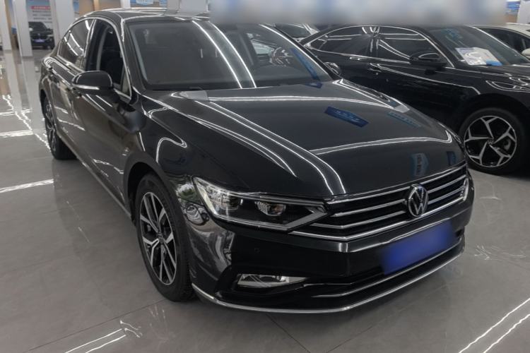 Used Volkswagen Magotan 2020 330TSI DSG Leading Model Front Right 45 Deg