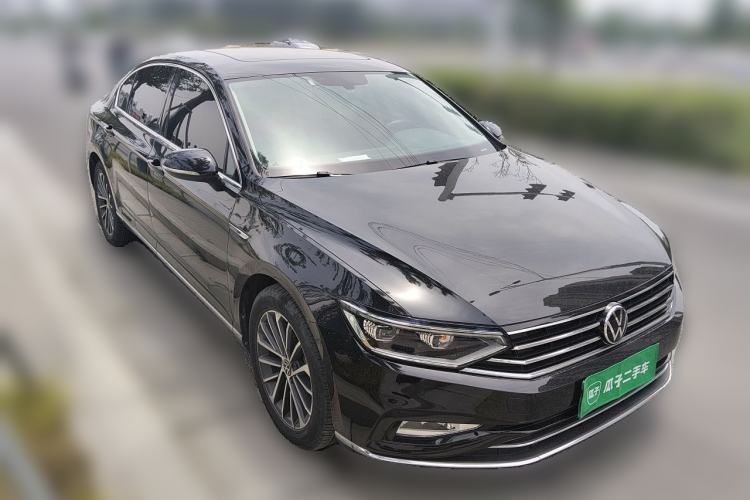 Used Volkswagen Magotan 2020 330TSI DSG Luxury Edition Front Right 45 Deg