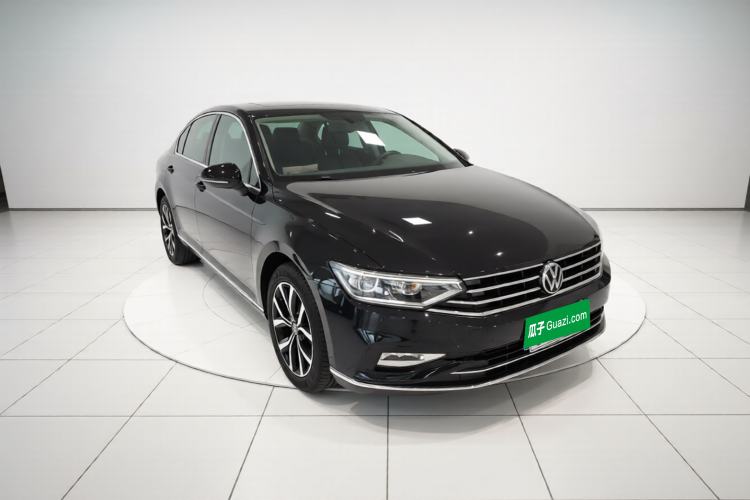Used Volkswagen Magotan 2020 330TSI DSG Leading Model Front Right 45 Deg