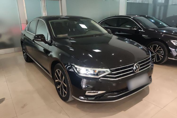 Used Volkswagen Magotan 2020 330TSI DSG Leading Model Front Right 45 Deg
