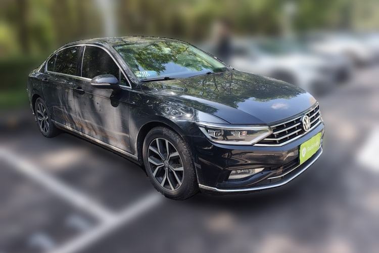 Used Volkswagen Magotan 2020 330TSI DSG Leading Model Front Right 45 Deg