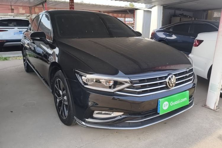 Used Volkswagen Magotan 2020 330TSI DSG Leading Model Front Right 45 Deg