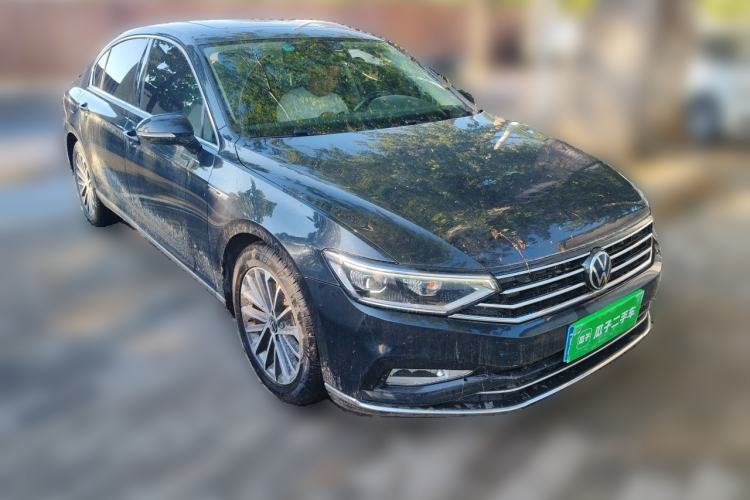 Used Volkswagen Magotan 2020 330TSI DSG Luxury Edition Front Right 45 Deg