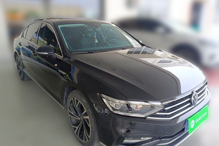 Used Volkswagen Magotan 2020 330TSI DSG Luxury Edition Front Right 45 Deg