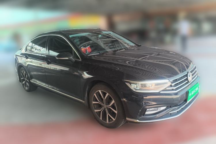 Used Volkswagen Magotan 2020 330TSI DSG Leading Model Front Right 45 Deg