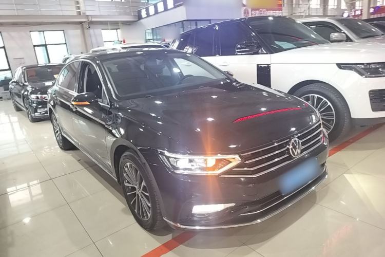 Used Volkswagen Magotan 2020 330TSI DSG Luxury Edition Front Right 45 Deg
