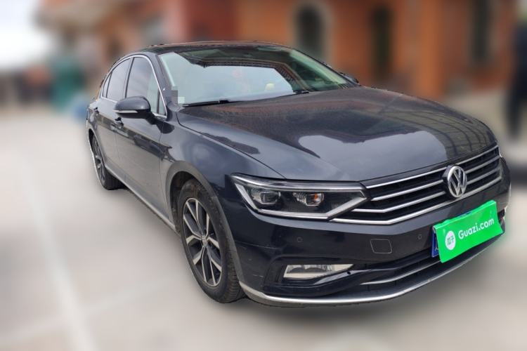 Used Volkswagen Magotan 2020 330TSI DSG Leading Model Front Right 45 Deg