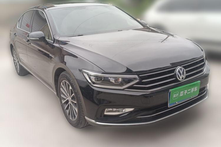 Used Volkswagen Magotan 2020 330TSI DSG Luxury Edition Front Right 45 Deg