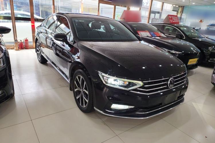 Used Volkswagen Magotan 2020 330TSI DSG Leading Model Front Right 45 Deg