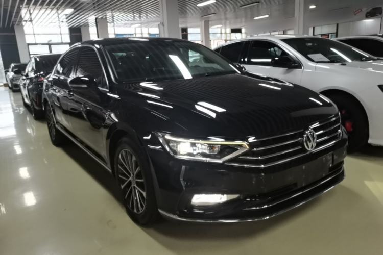 Used Volkswagen Magotan 2020 330TSI DSG Luxury Edition Front Right 45 Deg