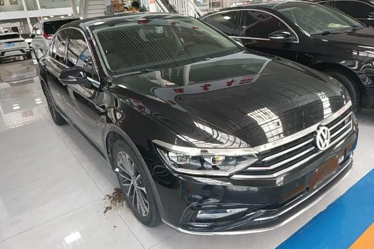 Used Volkswagen Magotan 2020 330TSI DSG Luxury Edition Front Right 45 Deg