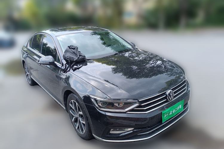 Used Volkswagen Magotan 2020 330TSI DSG Leading Model Front Right 45 Deg
