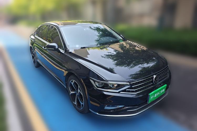 Used Volkswagen Magotan 2020 280TSI DSG Comfort Edition Front Right 45 Deg
