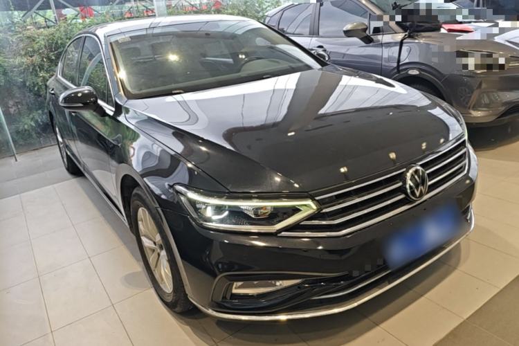Used Volkswagen Magotan 2020 280TSI DSG Comfort Edition Front Right 45 Deg