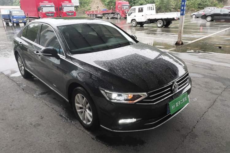 Used Volkswagen Magotan 2020 280TSI DSG Comfort Edition Front Right 45 Deg
