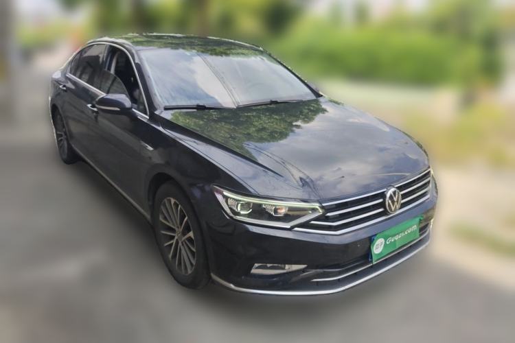 Used Volkswagen Magotan 2020 330TSI DSG Luxury Edition Front Right 45 Deg