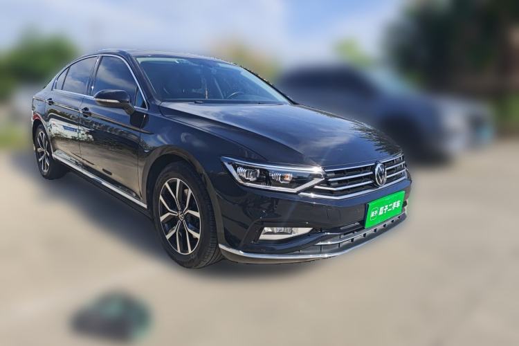 Used Volkswagen Magotan 2020 330TSI DSG Leading Model Front Right 45 Deg