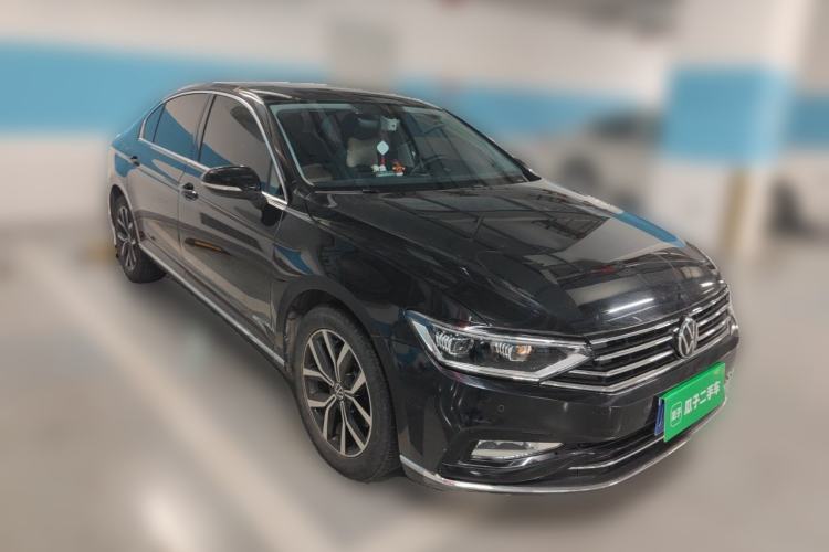Used Volkswagen Magotan 2020 330TSI DSG Leading Model Front Right 45 Deg