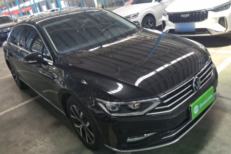 Used Volkswagen Magotan 2020 330TSI DSG Leading Model Front Right 45 Deg