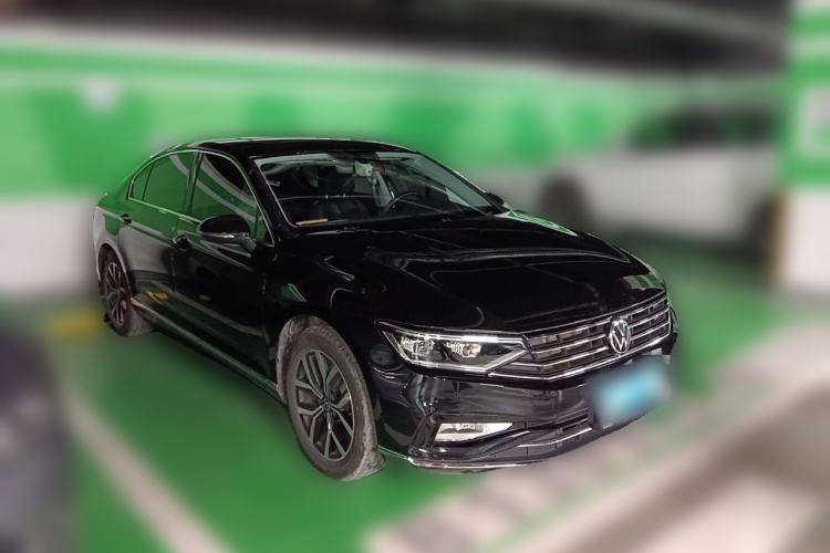 Used Volkswagen Magotan 2020 330TSI DSG Leading Model Front Right 45 Deg