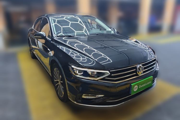 Used Volkswagen Magotan 2020 330TSI DSG Luxury Edition Front Right 45 Deg