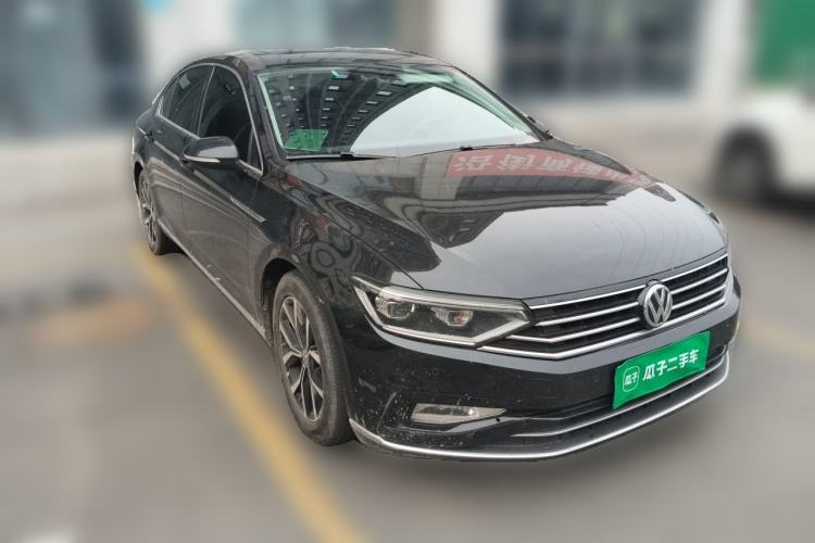 Used Volkswagen Magotan 2020 330TSI DSG Leading Model Front Right 45 Deg