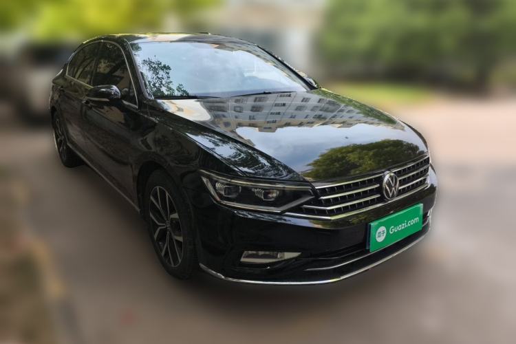 Used Volkswagen Magotan 2020 280TSI DSG Comfort Edition Front Right 45 Deg