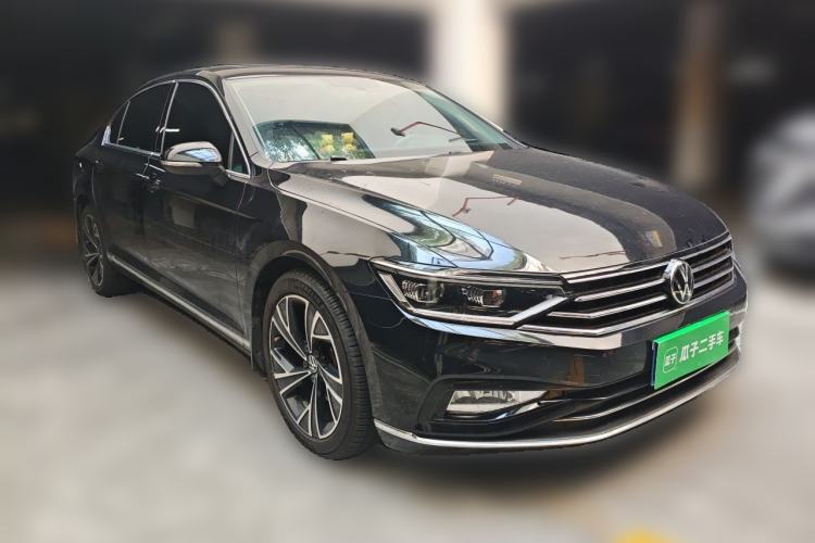 Used Volkswagen Magotan 2020 330TSI DSG Leading Model Front Right 45 Deg