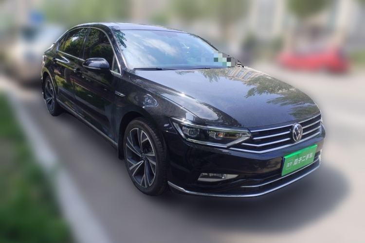 Used Volkswagen Magotan 2020 330TSI DSG Luxury Edition Front Right 45 Deg