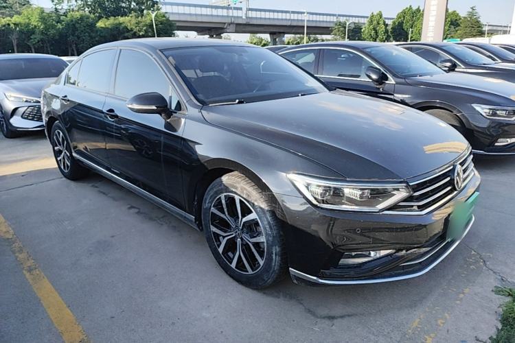 Used Volkswagen Magotan 2020 330TSI DSG Luxury Edition Front Right 45 Deg