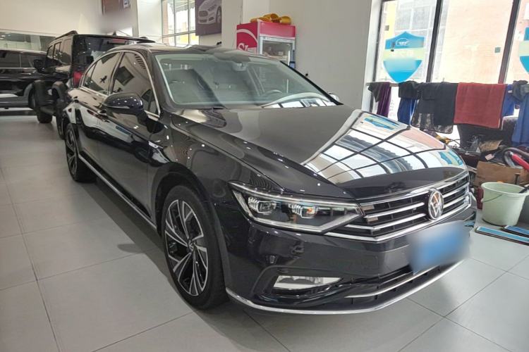Used Volkswagen Magotan 2020 330TSI DSG Luxury Edition Front Right 45 Deg