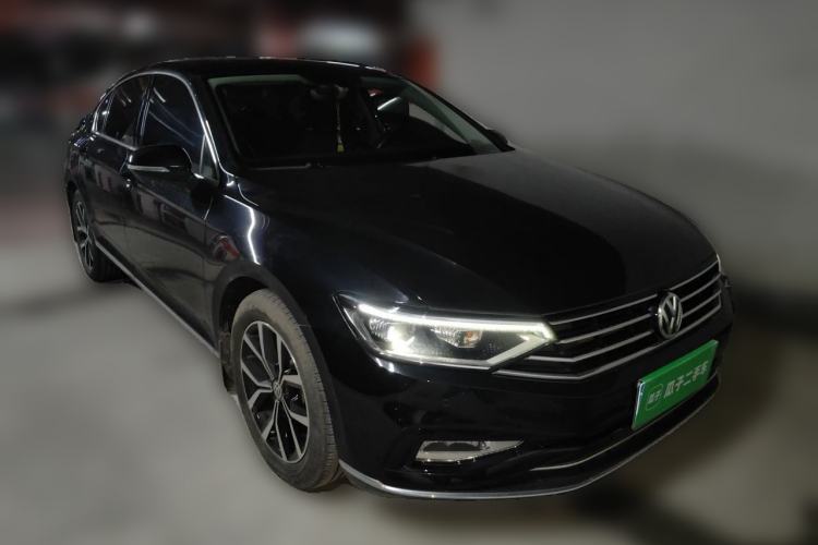Used Volkswagen Magotan 2020 330TSI DSG Leading Model Front Right 45 Deg