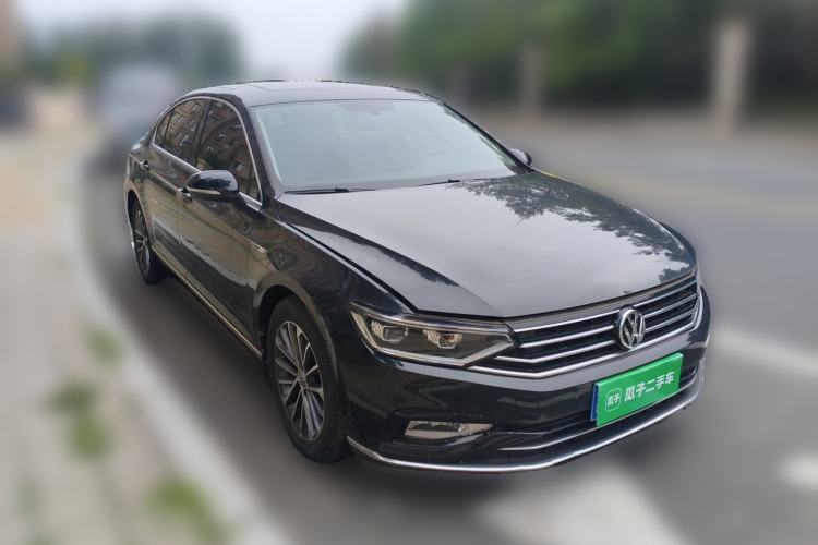 Used Volkswagen Magotan 2020 330TSI DSG Luxury Edition Front Right 45 Deg