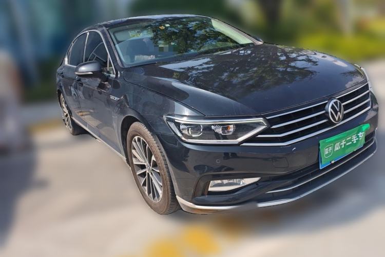 Used Volkswagen Magotan 2020 330TSI DSG Luxury Edition Front Right 45 Deg