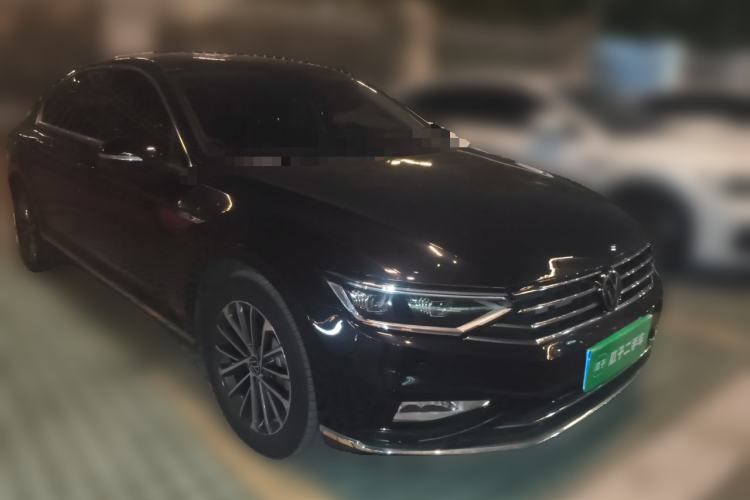 Used Volkswagen Magotan 2020 330TSI DSG Luxury Edition Front Right 45 Deg