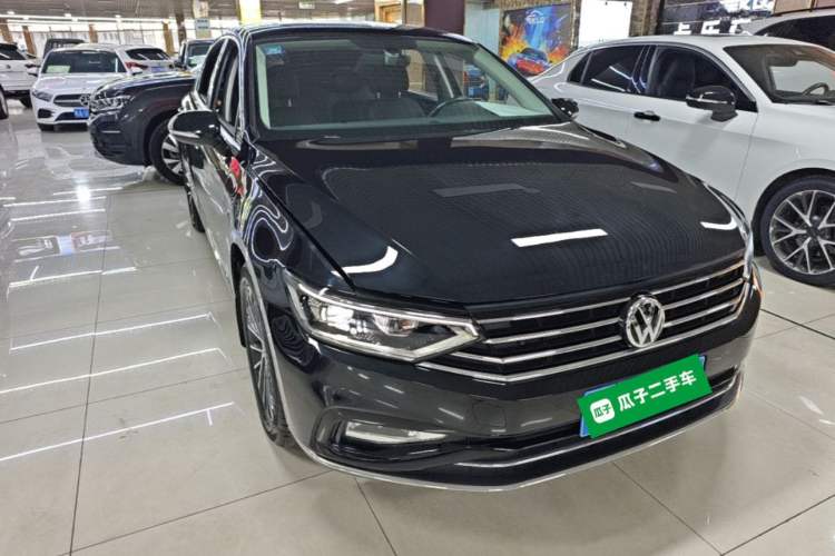 Used Volkswagen Magotan 2020 330TSI DSG Luxury Edition Front Right 45 Deg
