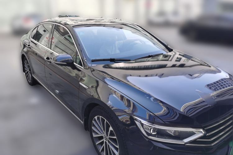 Used Volkswagen Magotan 2020 330TSI DSG Luxury Edition Front Right 45 Deg