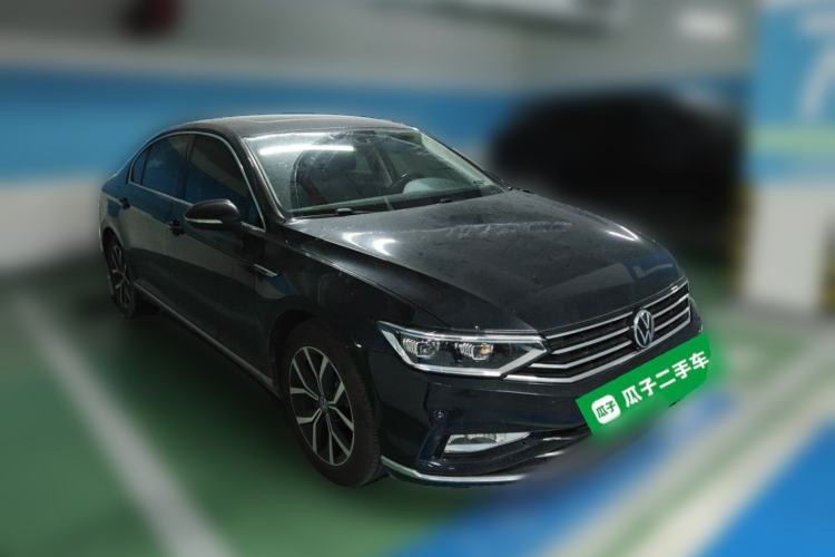 Used Volkswagen Magotan 2020 330TSI DSG Leading Model Front Right 45 Deg