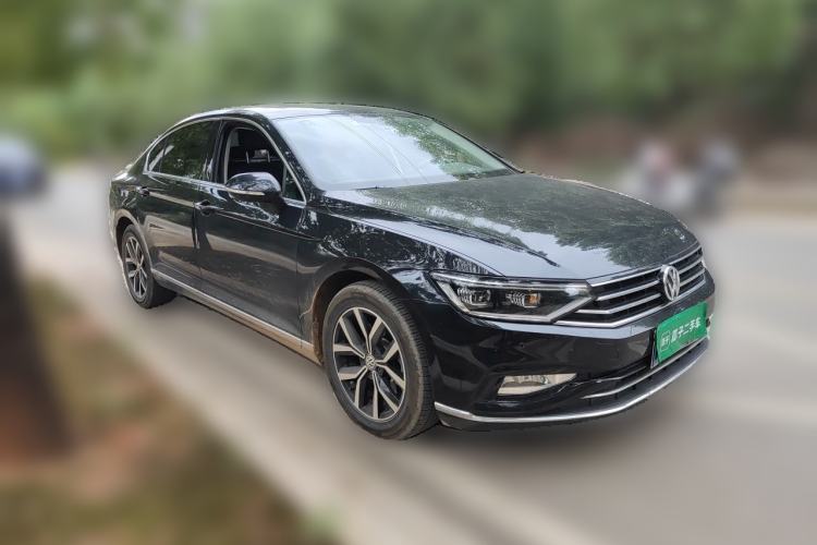Used Volkswagen Magotan 2020 330TSI DSG Leading Model Front Right 45 Deg