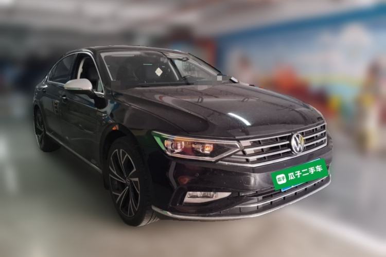 Used Volkswagen Magotan 2020 330TSI DSG Luxury Edition Front Right 45 Deg