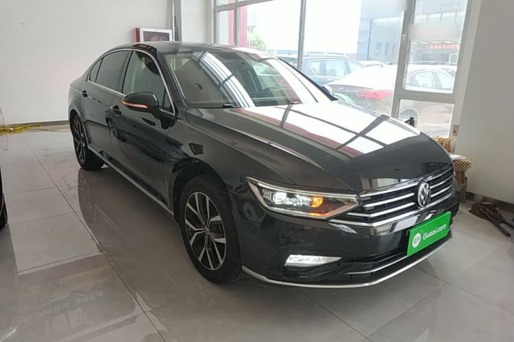 Used Volkswagen Magotan 2020 280TSI DSG Comfort Edition Front Right 45 Deg