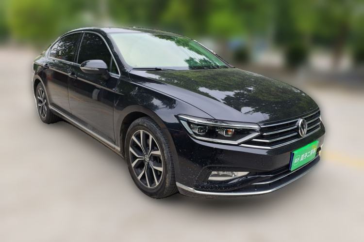 Used Volkswagen Magotan 2020 330TSI DSG Leading Model Front Right 45 Deg