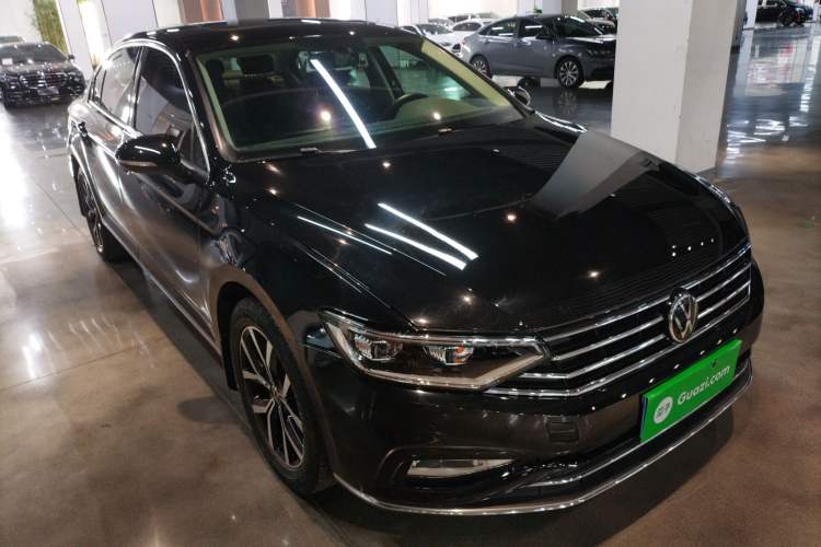 Used Volkswagen Magotan 2020 330TSI DSG Leading Model Front Right 45 Deg