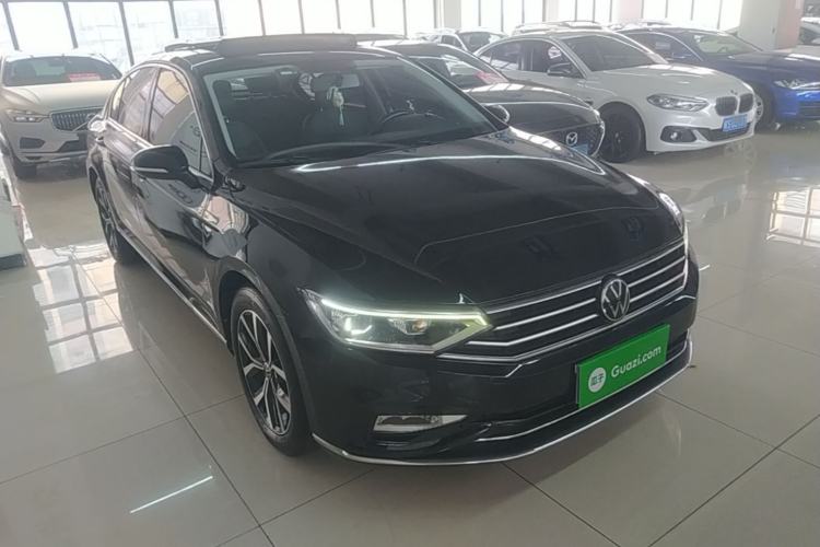 Used Volkswagen Magotan 2020 280TSI DSG Comfort Edition Front Right 45 Deg