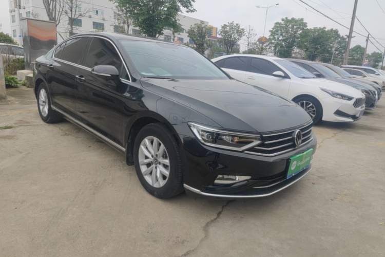 Used Volkswagen Magotan 2020 280TSI DSG Comfort Edition Front Right 45 Deg