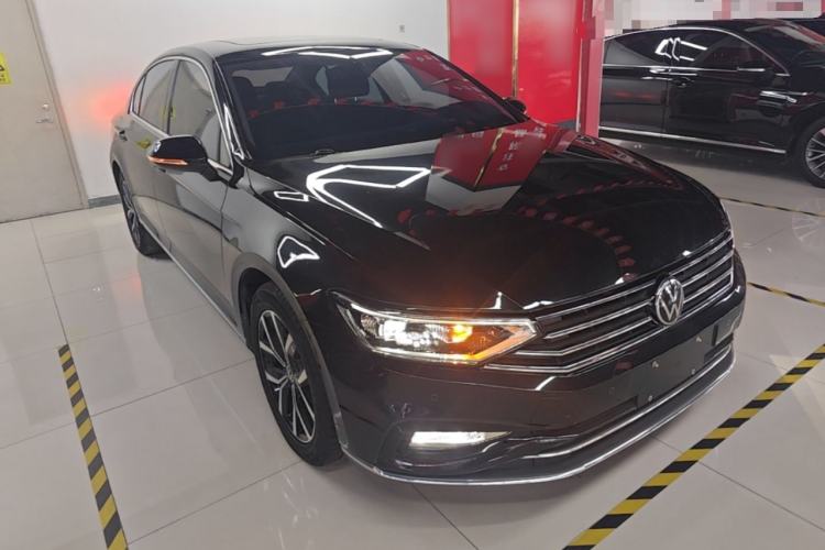 Used Volkswagen Magotan 2020 330TSI DSG Leading Model Front Right 45 Deg