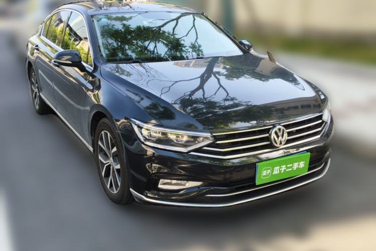 Used Volkswagen Magotan 2020 330TSI DSG Leading Model Front Right 45 Deg