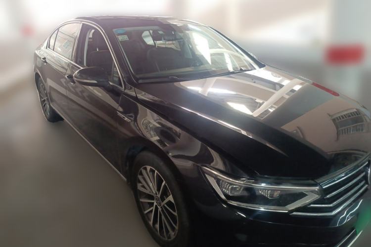 Used Volkswagen Magotan 2020 330TSI DSG Luxury Edition Front Right 45 Deg