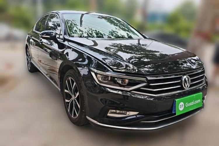 Used Volkswagen Magotan 2020 330TSI DSG Leading Model Front Right 45 Deg