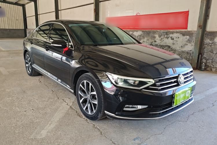 Used Volkswagen Magotan 2020 280TSI DSG Comfort Edition Front Right 45 Deg